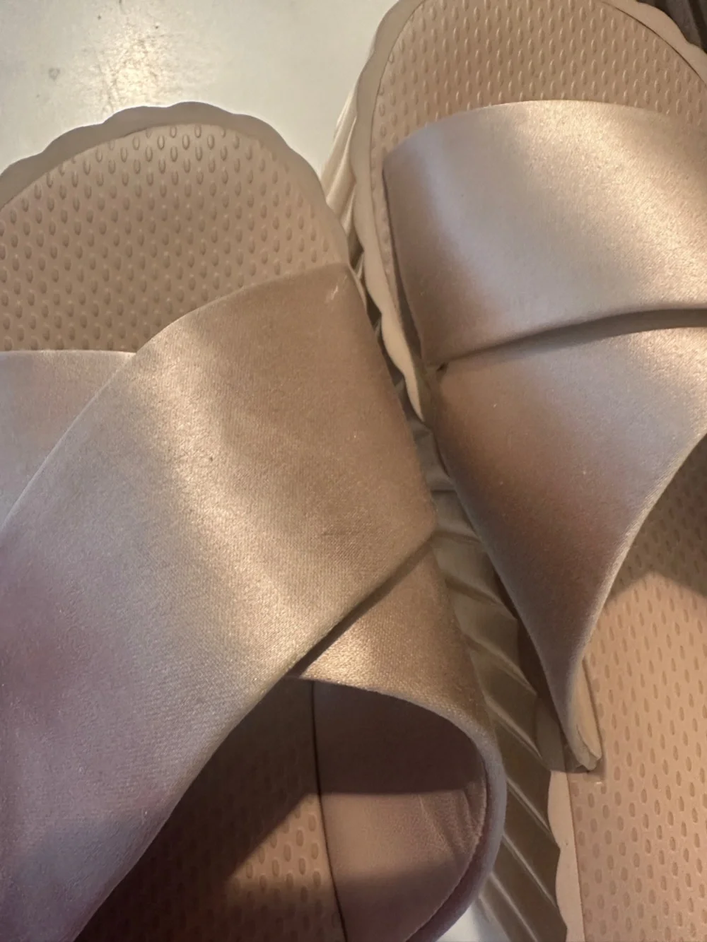 Tory Burch Satin Scallop Platform Sandal - Picture 5 of 8